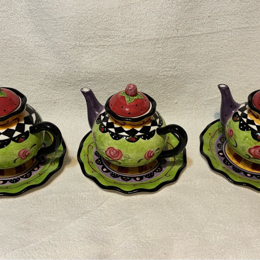 Vintage collection Colorful Teapot 6 Set with Strawberry Lids Sue Zipkion